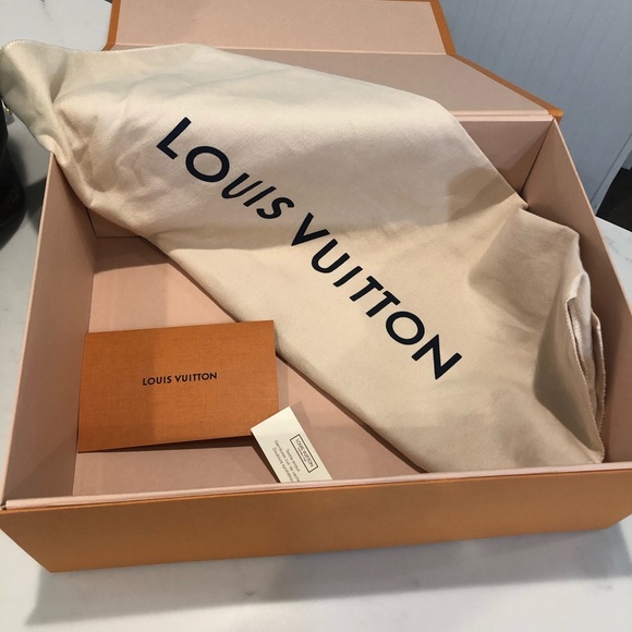 SOLD Authentic Neverfull Louis Vuitton MM - Picture 3 of 8